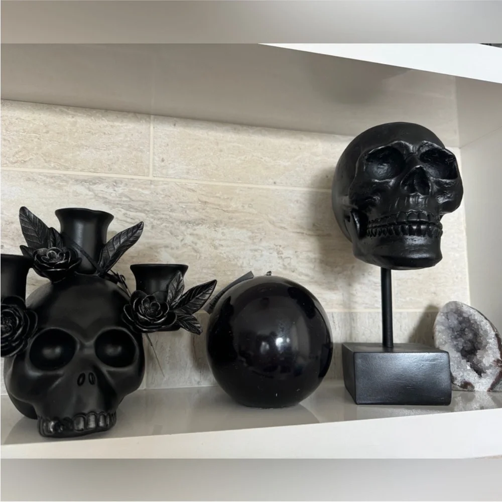 LAST ONE 🔥 Black‎ skull on stand